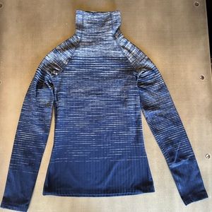 EUC Women’s Nike Pro Hyperwarm Turtleneck. Warm and soft! Women’s X-Small.